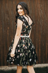 Black V-Neck Floral Embroidered Short Prom Homecoming Dress